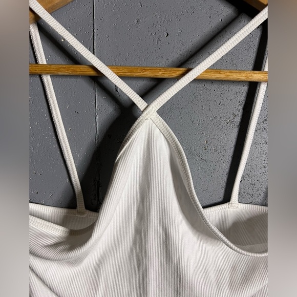 Wilfred Free Aritzia Women's Cropped Tank Top crop top in White Size Medium - Picture 2 of 5